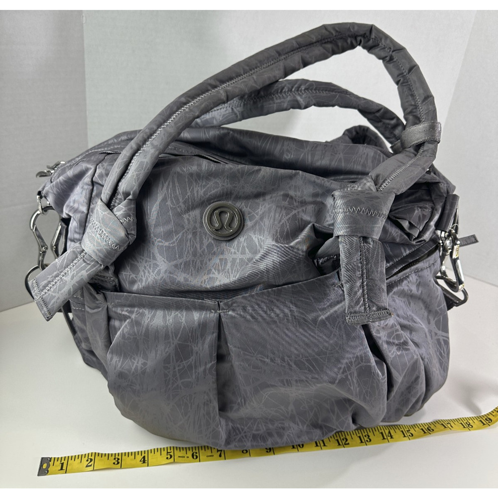 Lululemon Triumph Magnum Nesting Bird Gray Gym School Diaper Duffle Bag Rare HTF - Picture 10 of 16